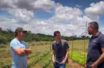 Com apoio da Cresol, pai e filho investem em sustentabilidade, irrigação e garantem a sucessão familiar no campo
